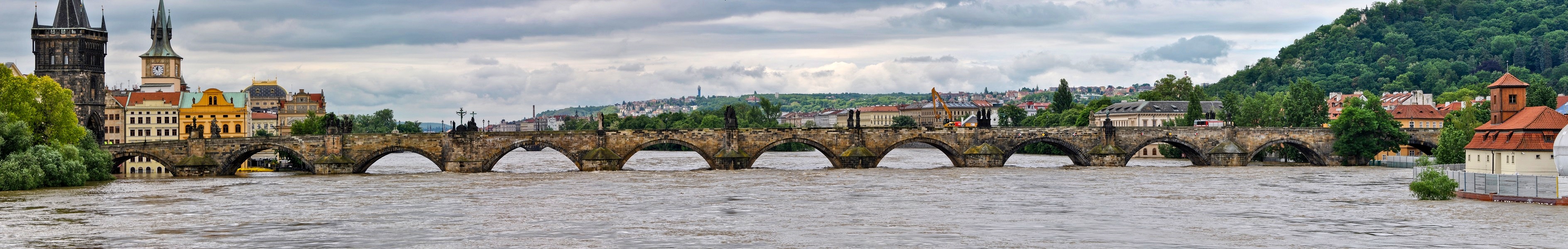 PanoramaKarluvMost1
